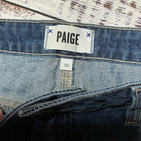 Paige Daryn denim jean shorts in the Izza Deconstructed wash. Size 30. - Picture 3 of 10